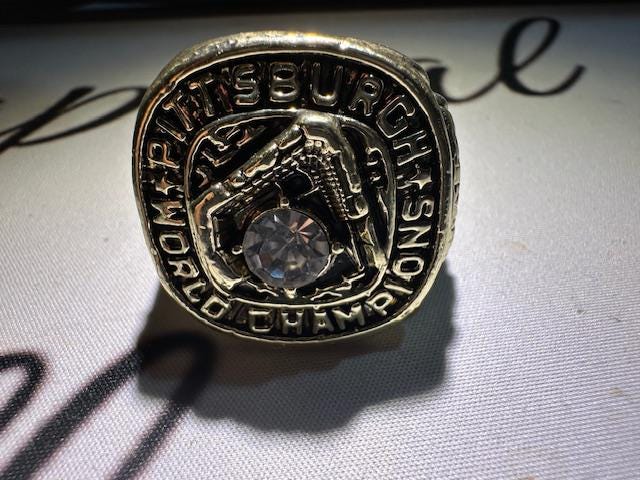 1960 Pittsburgh Pirates World Series Championship Ring Collector's Box Roberto Clemente Bill Mazeroski